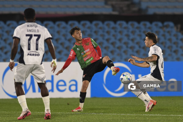 Agustín Albarracín, de Boston River, Copa Sudamericana. Estadio Centenario.