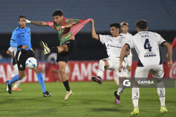 Fredy Martínez, de Boston River, Copa Sudamericana. Estadio Centenario.