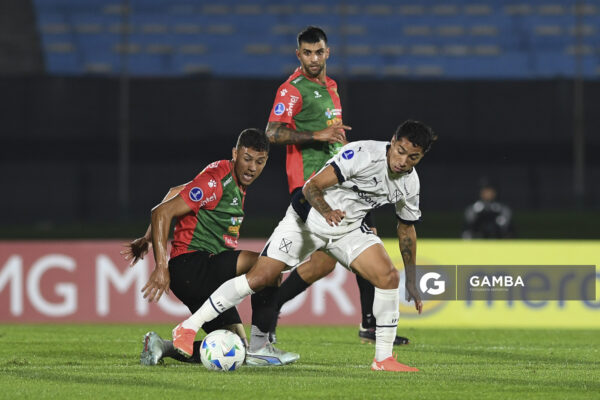 Luciano Cabral, del Independiente,Copa Sudamericana. Estadio Centenario.