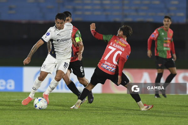Luciano Cabral, del Independiente,Copa Sudamericana. Estadio Centenario.