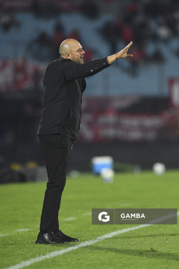 Jadson Viera, director técnico de Boston River, Copa Sudamericana. Estadio Centenario.