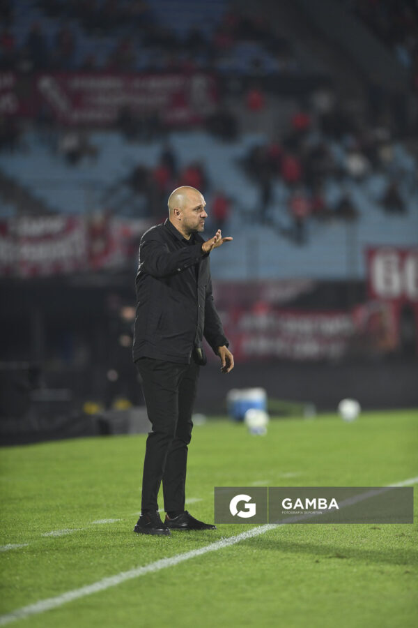 Jadson Viera, director técnico de Boston River, Copa Sudamericana. Estadio Centenario.