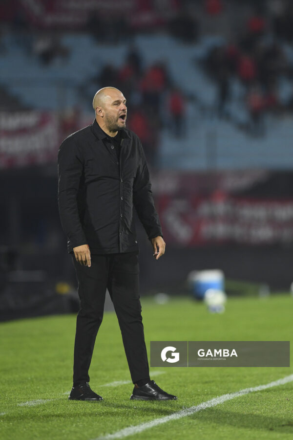 Jadson Viera, director técnico de Boston River, Copa Sudamericana. Estadio Centenario.