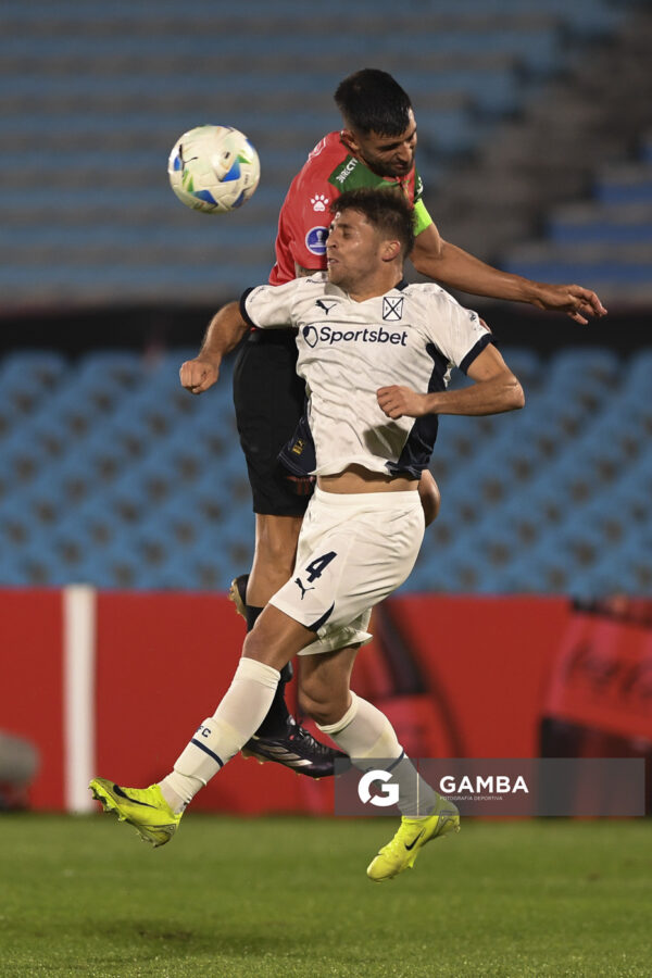 Mauricio Vera, de Boston River, Copa Sudamericana. Estadio Centenario.