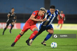 Byron Palacios, de Universidad Católica. Copa Conmebol Sudamericana. Estadio Centenario.