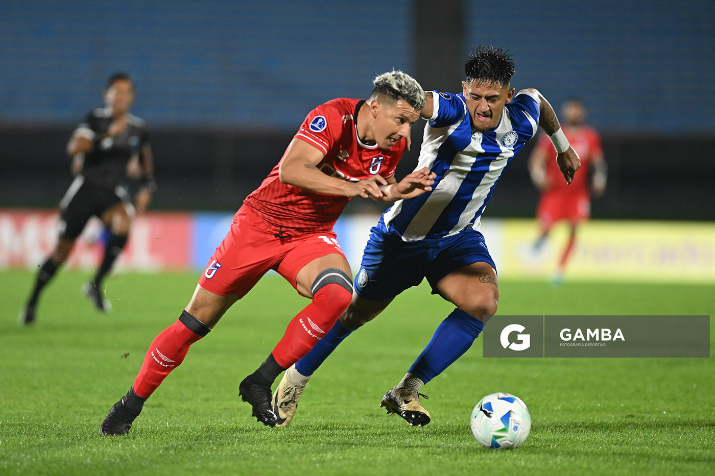 Byron Palacios, de Universidad Católica. Copa Conmebol Sudamericana. Estadio Centenario.