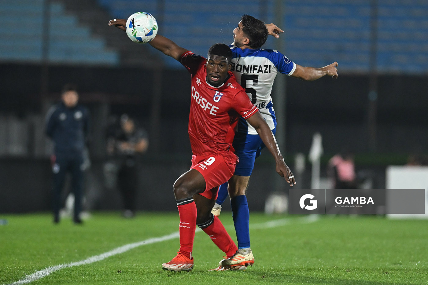 Azarías Londoño, de Universidad Católica. Copa Conmebol Sudamericana. Estadio Centenario.