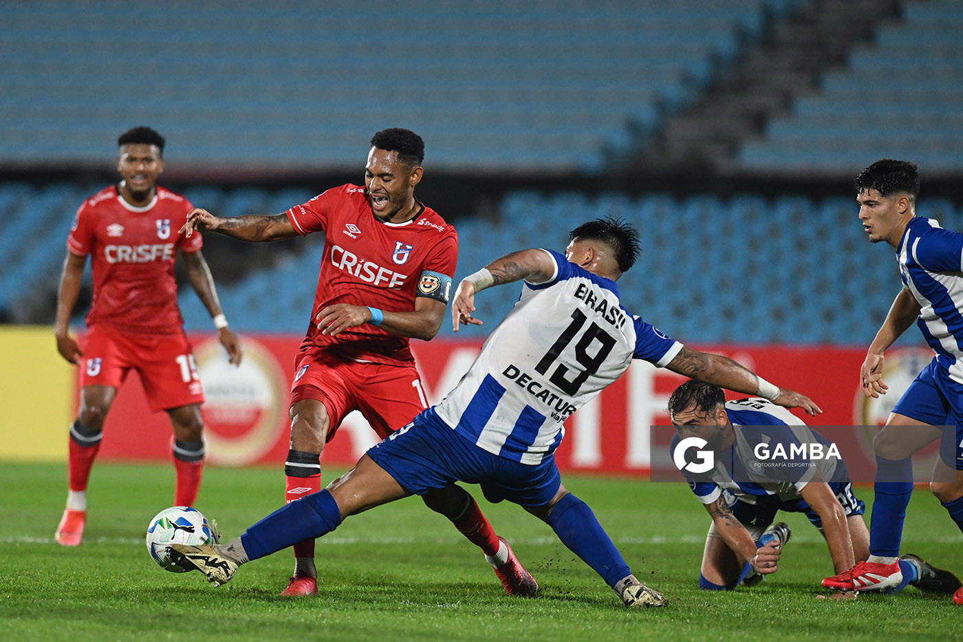Ismael Díaz, de Universidad Católica. Copa Conmebol Sudamericana. Estadio Centenario.