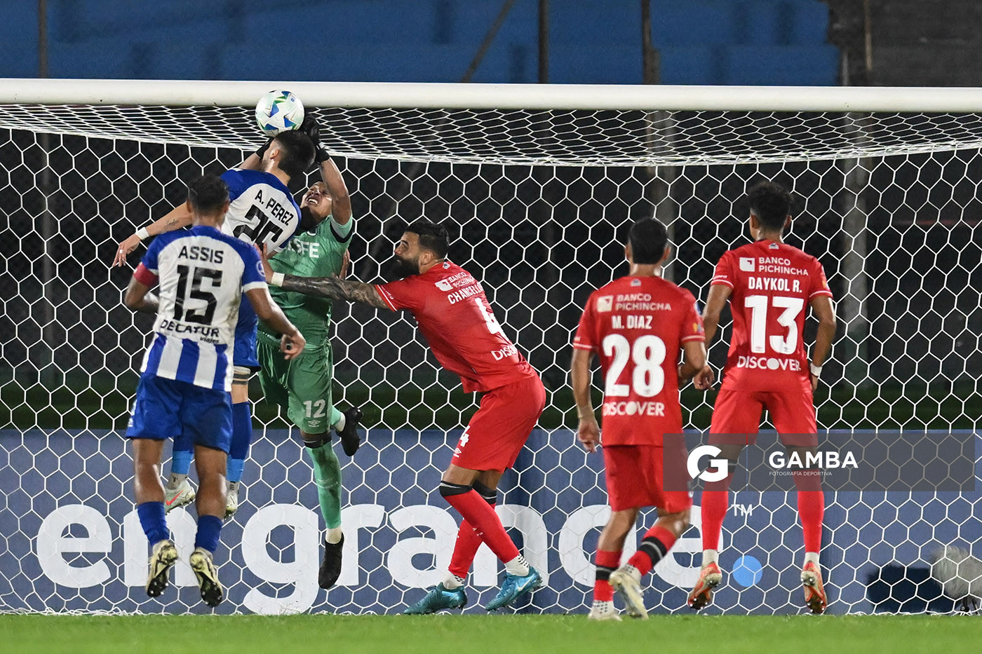 Johan Lara, golero de Universidad Católica. Copa Conmebol Sudamericana. Estadio Centenario.