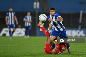Julián Contrera, de de Cerro Largo. Copa Conmebol Sudamericana. Estadio Centenario.