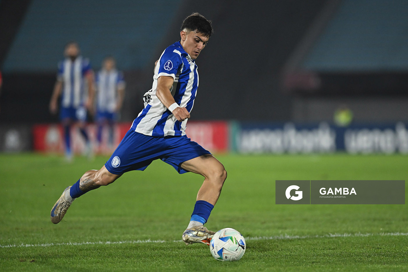 Julián Contrera, de de Cerro Largo. Copa Conmebol Sudamericana. Estadio Centenario.
