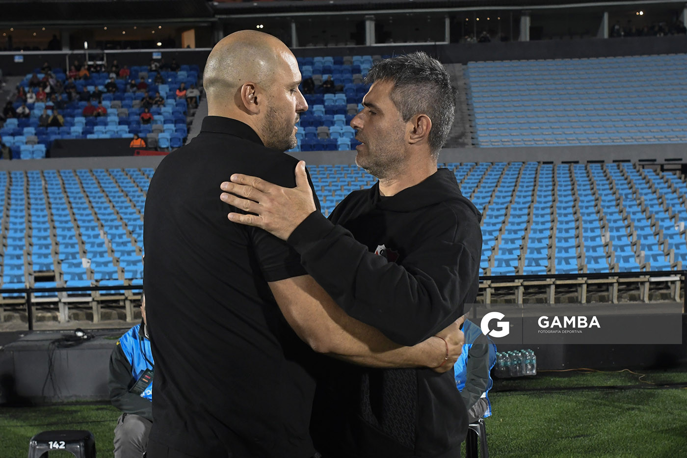 Jadson Viera, director técnico de Boston River. Julio Vaccari, director técnico , de Independiente. Copa Sudamericana. Estadio Centenario.