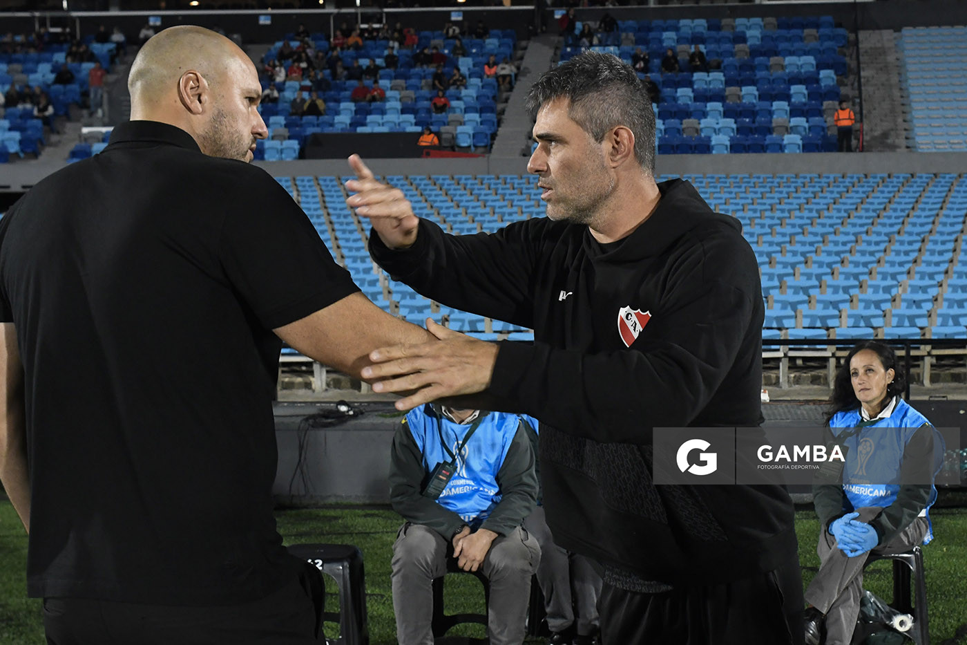 Jadson Viera, director técnico de Boston River. Julio Vaccari, director técnico , de Independiente. Copa Sudamericana. Estadio Centenario.
