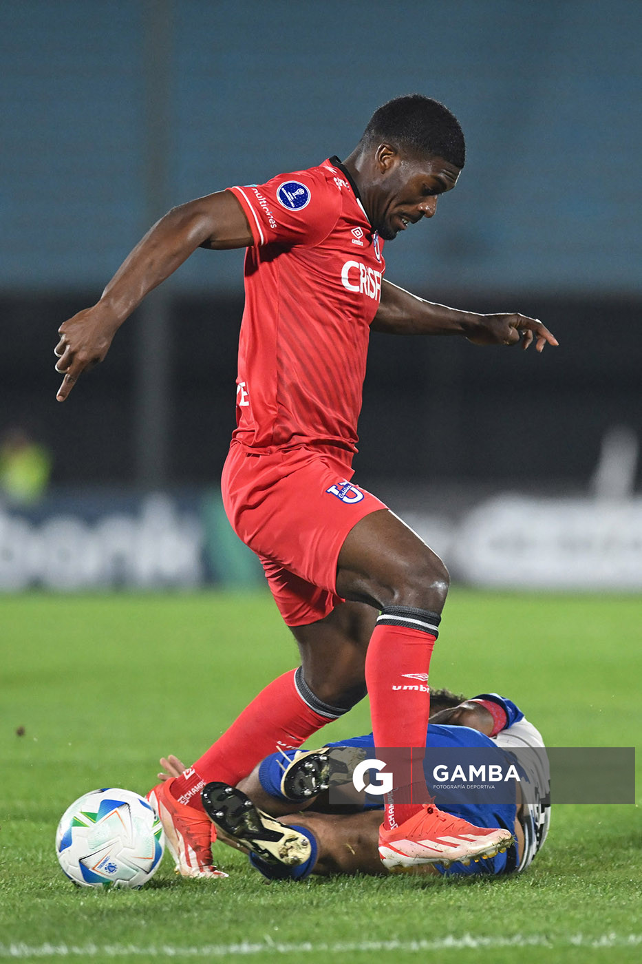 Azarías Londoño, de Universidad Católica. Copa Conmebol Sudamericana. Estadio Centenario.