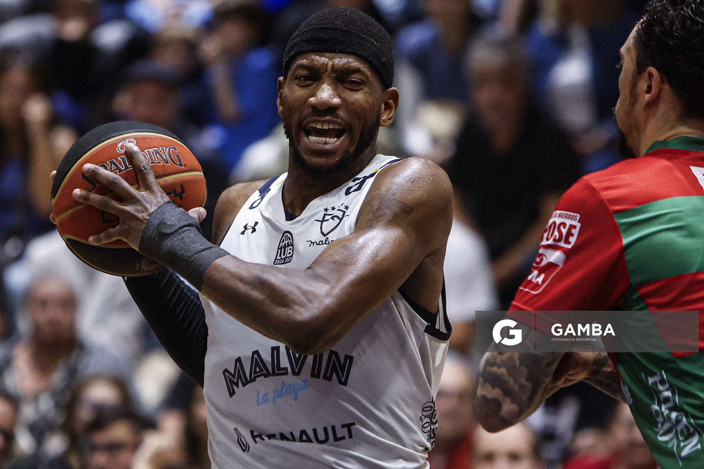 Anthony Hilliard, de Malvín. Liga Uruguaya de Básquetbol. Gimnasio de Malvín.