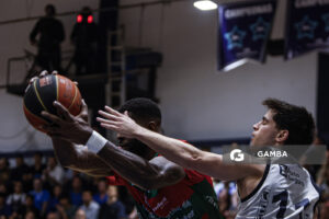 Jamil Wilson, de Aguada. Liga Uruguaya de Básquetbol. Gimnasio de Malvín.