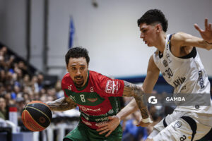 Donald Sims, de Aguada. Liga Uruguaya de Básquetbol. Gimnasio de Malvín.