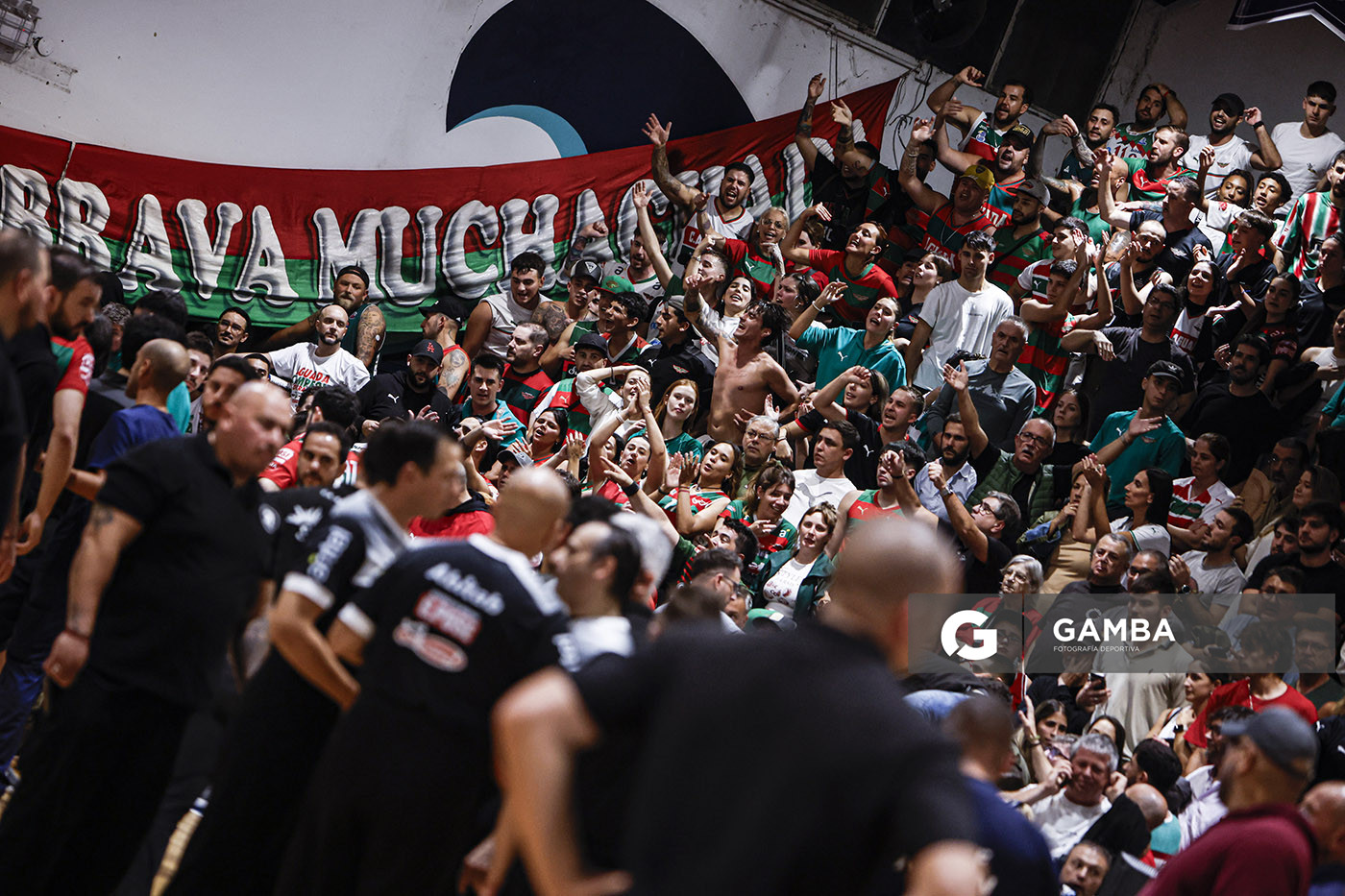 Hinchas de Aguada. Liga Uruguaya de Básquetbol. Gimnasio de Malvín.