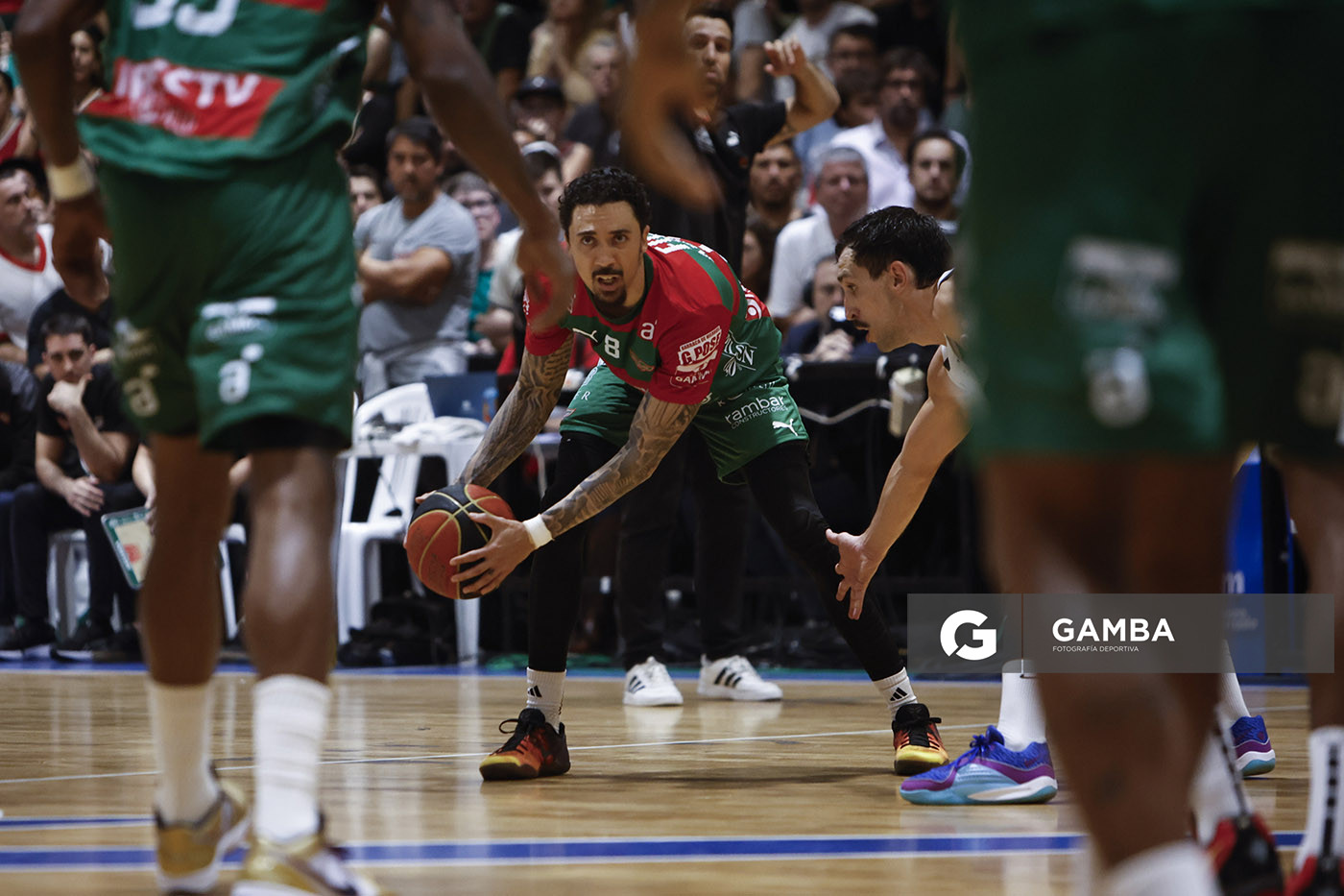 Donald Sims, de Aguada. Liga Uruguaya de Básquetbol. Gimnasio de Malvín.