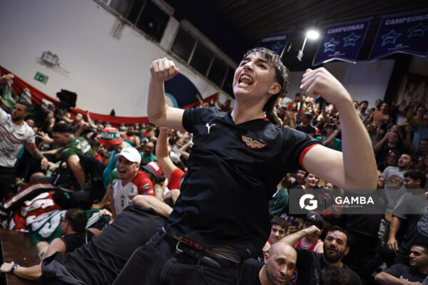 Hinchas de Aguada. Liga Uruguaya de Básquetbol. Gimnasio de Malvín.