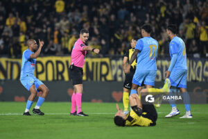 Hernán Heras, árbitro central. Torneo Apertura. Estadio Campeón del Siglo.