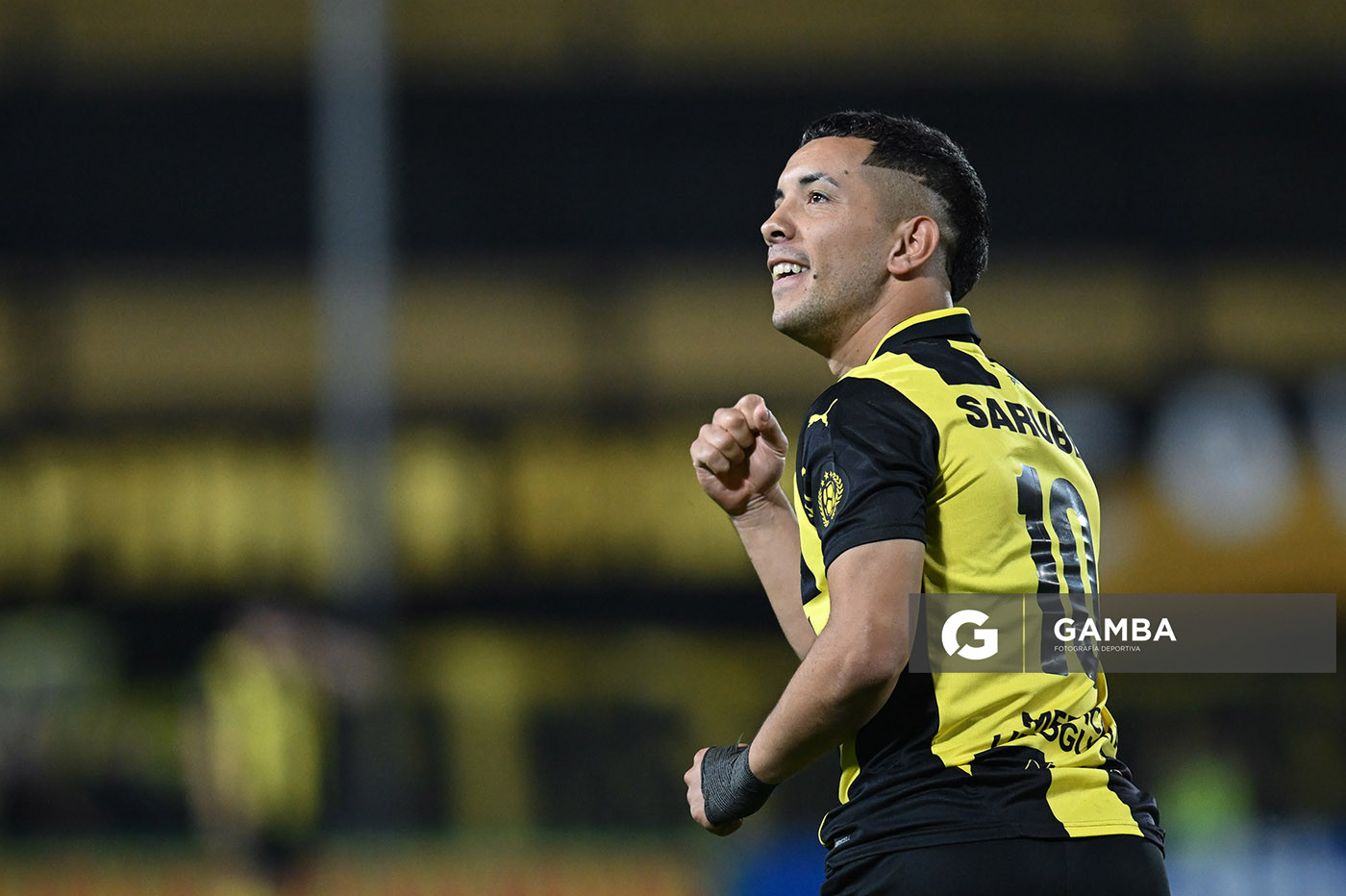 Leonardo Fernández, de Peñarol. Torneo Apertura. Estadio Campeón del Siglo.