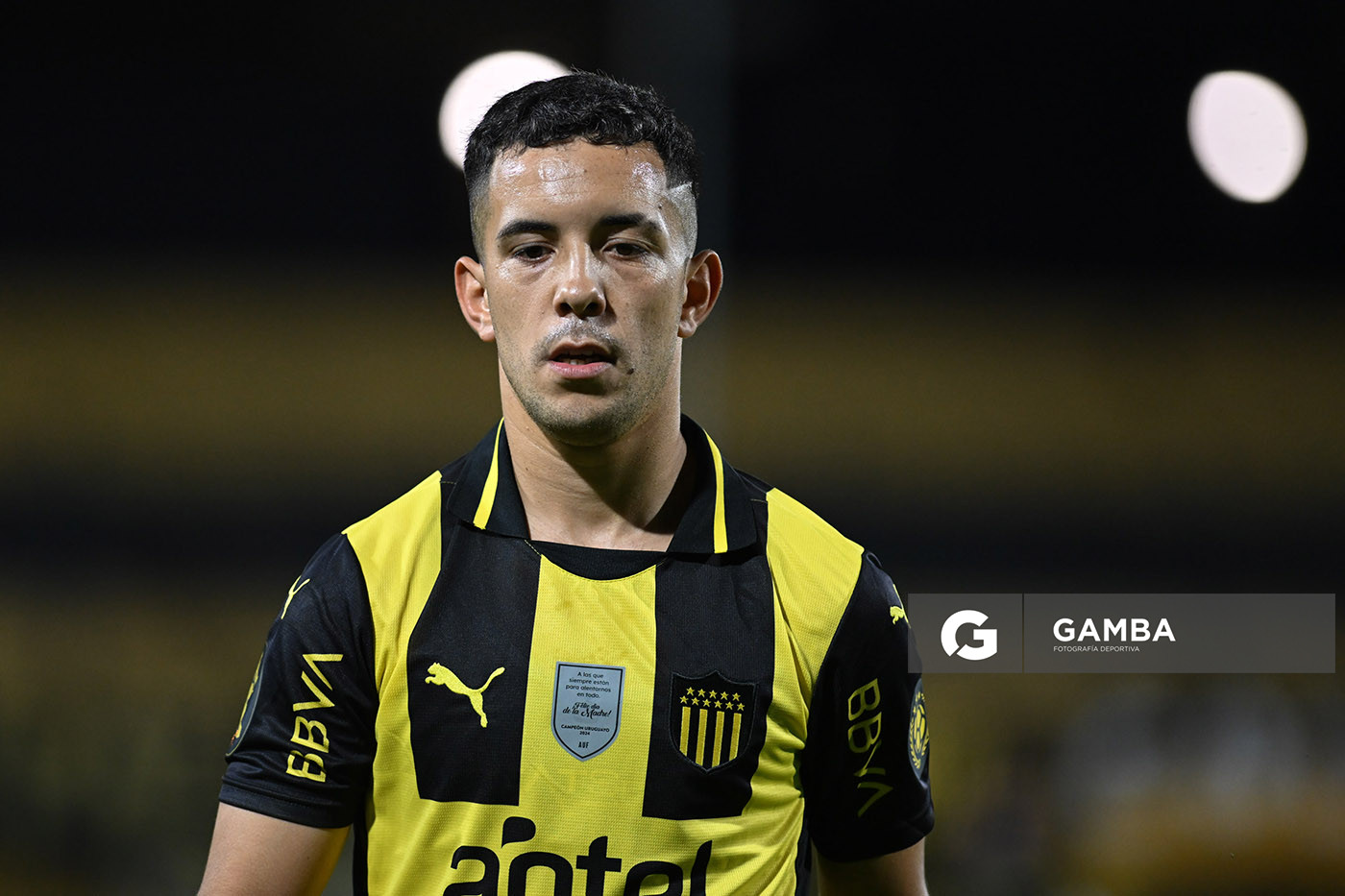 Leonardo Fernández, de Peñarol. Torneo Apertura. Estadio Campeón del Siglo.