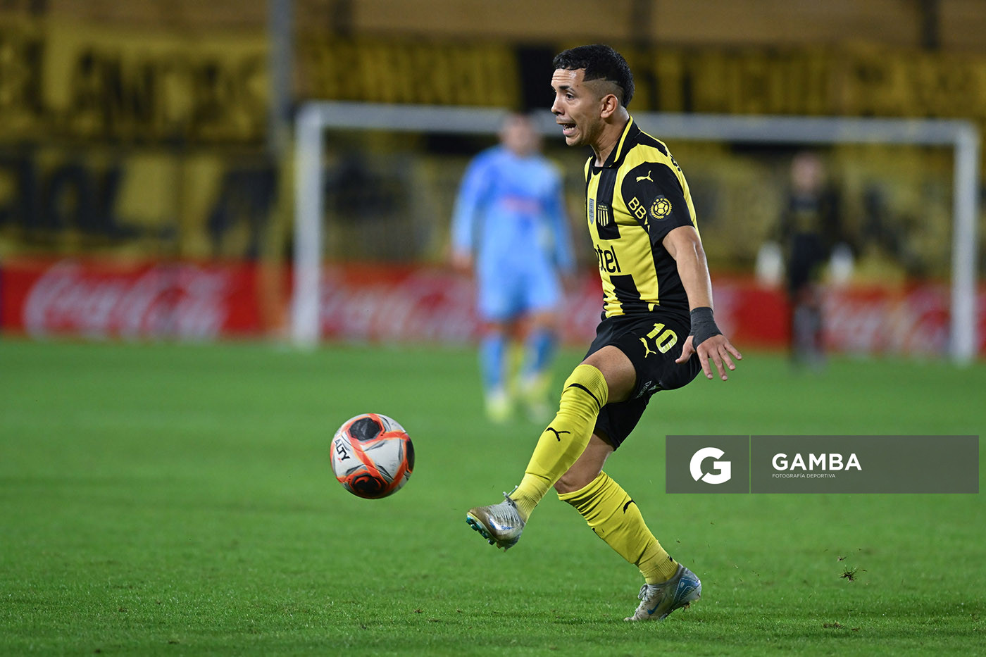Leonardo Fernández, de Peñarol. Torneo Apertura. Estadio Campeón del Siglo.
