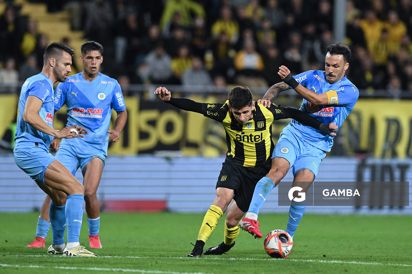 Ignacio Sosa, de Peñarol. Torneo Apertura. Estadio Campeón del Siglo.