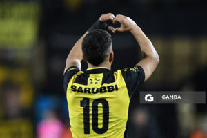 Leonardo Fernández, de Peñarol. Torneo Apertura. Estadio Campeón del Siglo.