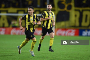 Leonardo Fernández, de Peñarol. Torneo Apertura. Estadio Campeón del Siglo.