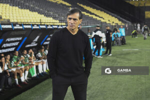Fabián Bustos, director técnico de Olimpia. Copa Conmebol Libertadores. Estadio Campeón del Siglo.