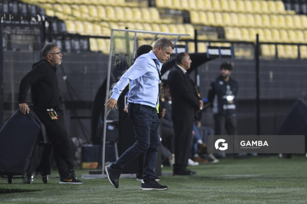Diego Aguirre, director técnico de Peñarol. Copa Conmebol Libertadores. Estadio Campeón del Siglo.