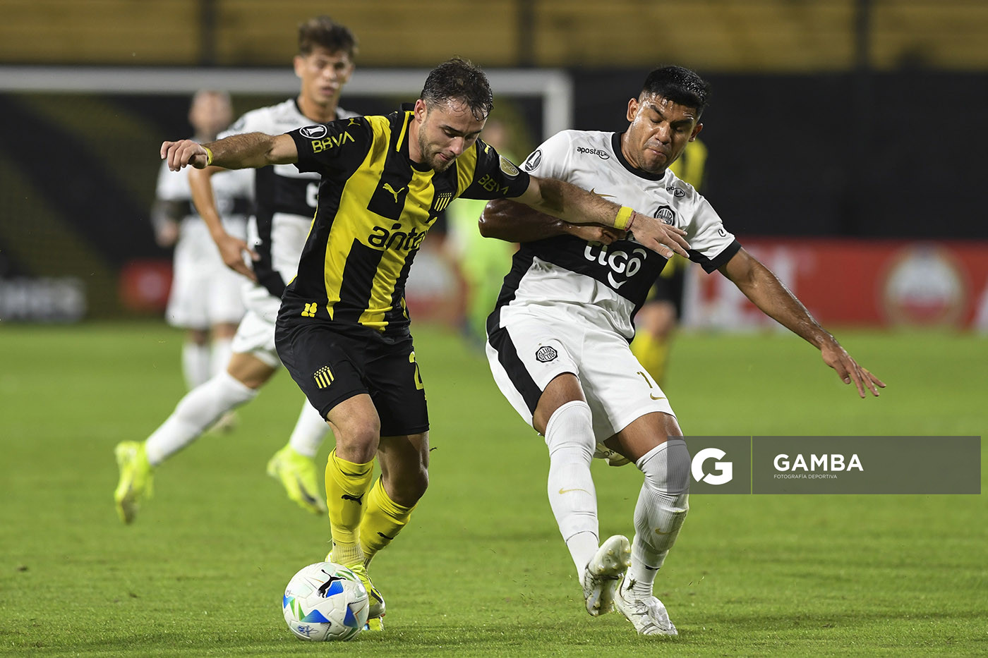 Pedro Milans, de Peñarol. Copa Conmebol Libertadores. Estadio Campeón del Siglo.