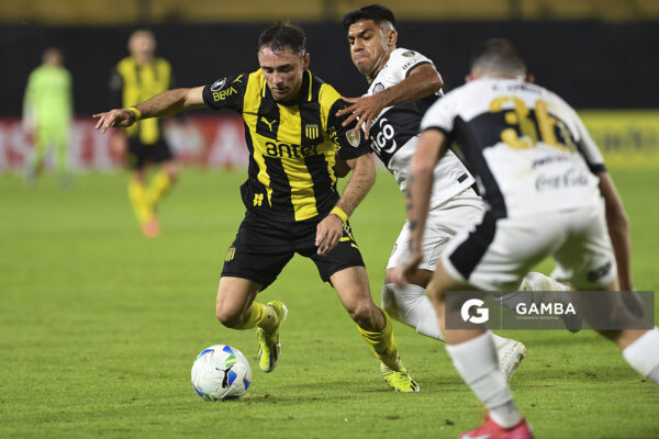 Pedro Milans, de Peñarol. Copa Conmebol Libertadores. Estadio Campeón del Siglo.