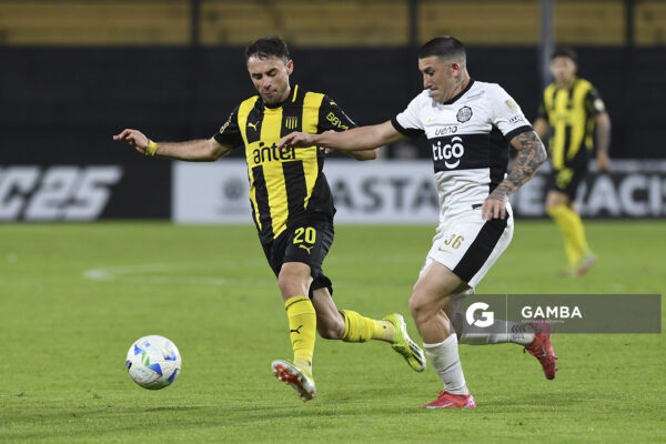 Pedro Milans, de Peñarol. Copa Conmebol Libertadores. Estadio Campeón del Siglo.