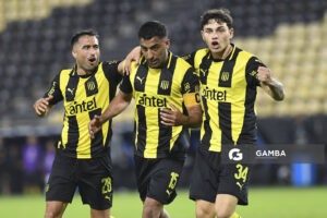 Maximiliano Olivera, de Peñarol. Copa Conmebol Libertadores. Estadio Campeón del Siglo.