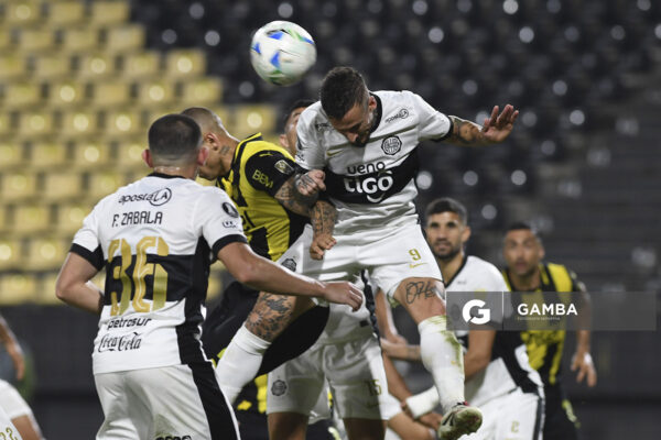 Darío Benedetto, de Olimpia. Copa Conmebol Libertadores. Estadio Campeón del Siglo.