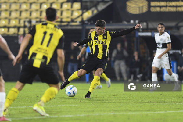 Ignacio Sosa, de Peñarol. Copa Conmebol Libertadores. Estadio Campeón del Siglo.