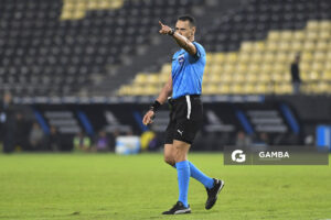 Wilmar Roldán, árbitro central. Copa Conmebol Libertadores. Estadio Campeón del Siglo.