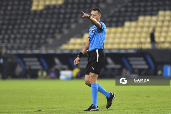 Wilmar Roldán, árbitro central. Copa Conmebol Libertadores. Estadio Campeón del Siglo.