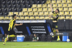 Eric Remedi, de Peñarol. Copa Conmebol Libertadores. Estadio Campeón del Siglo.