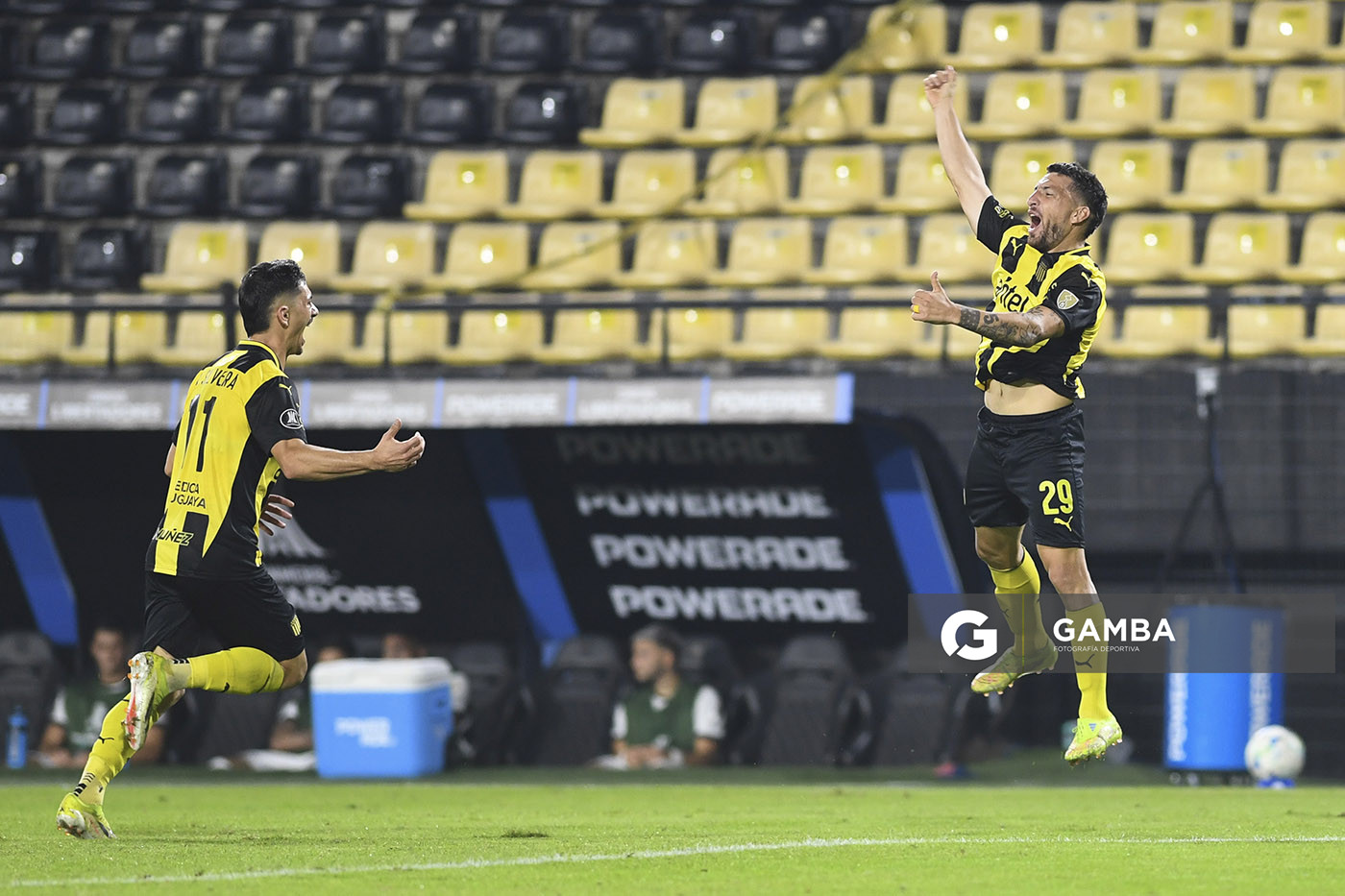 Eric Remedi, de Peñarol. Copa Conmebol Libertadores. Estadio Campeón del Siglo.