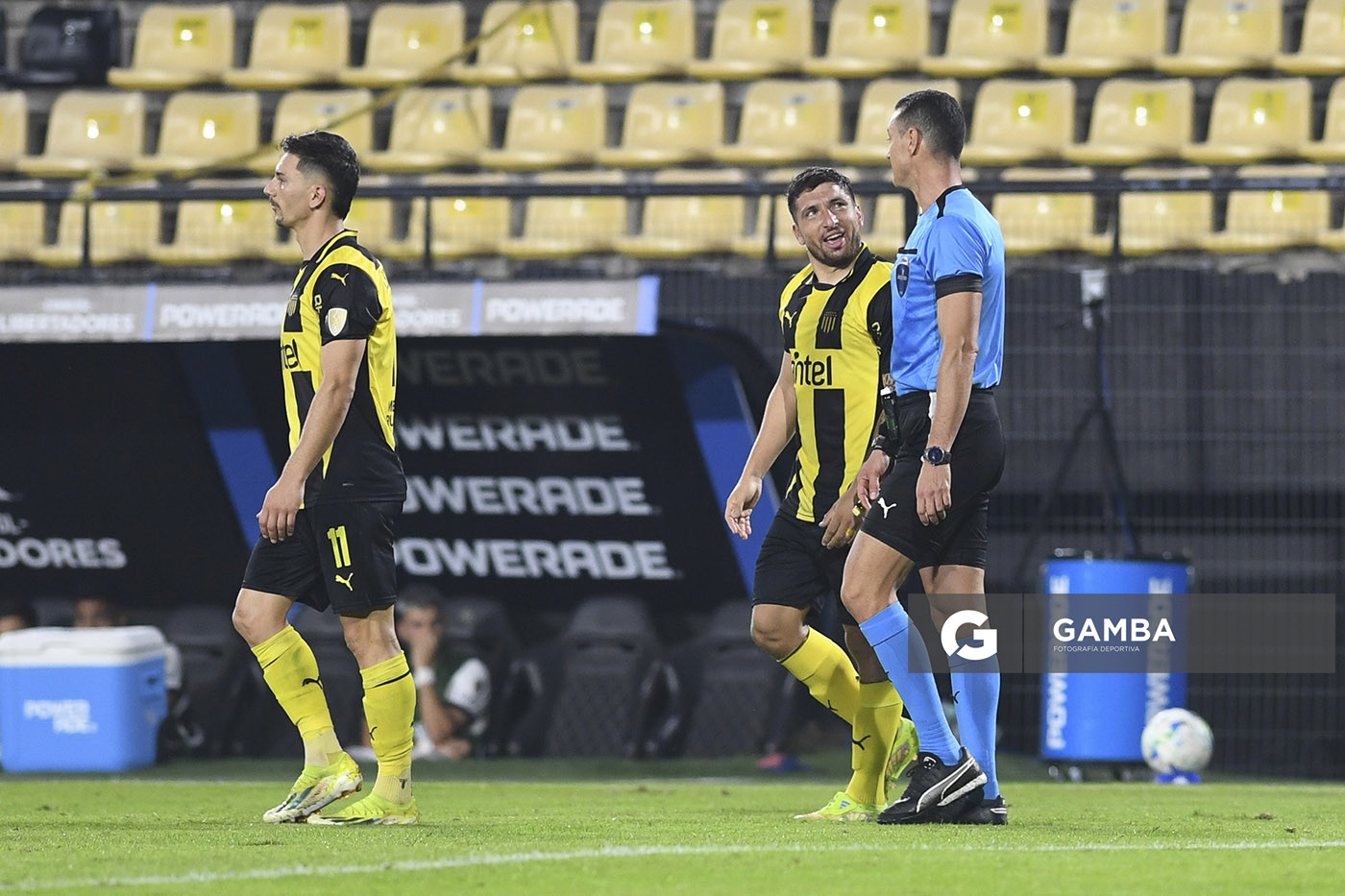 Eric Remedi, de Peñarol. Copa Conmebol Libertadores. Estadio Campeón del Siglo.