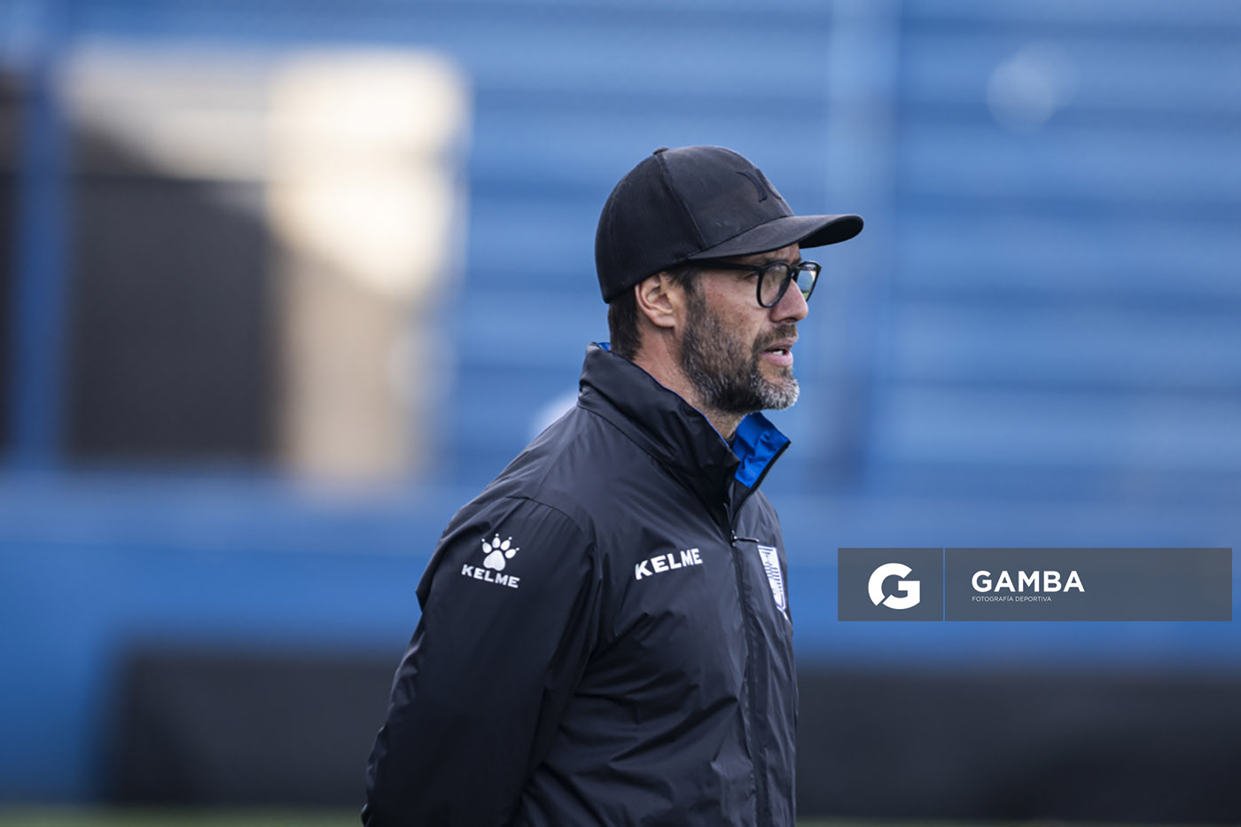 Ignacio Ithurralde, director técnico de Defensor Sporting. Torneo Apertura. Estadio Gran Parque Central.