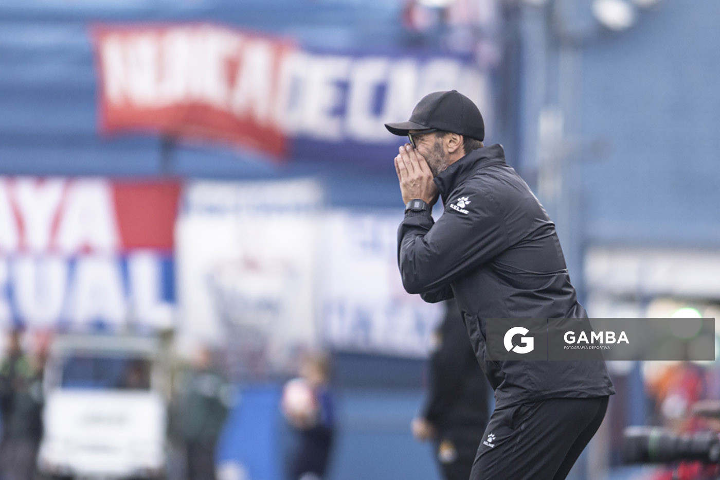 Ignacio Ithurralde, director técnico de Defensor Sporting. Torneo Apertura. Estadio Gran Parque Central.