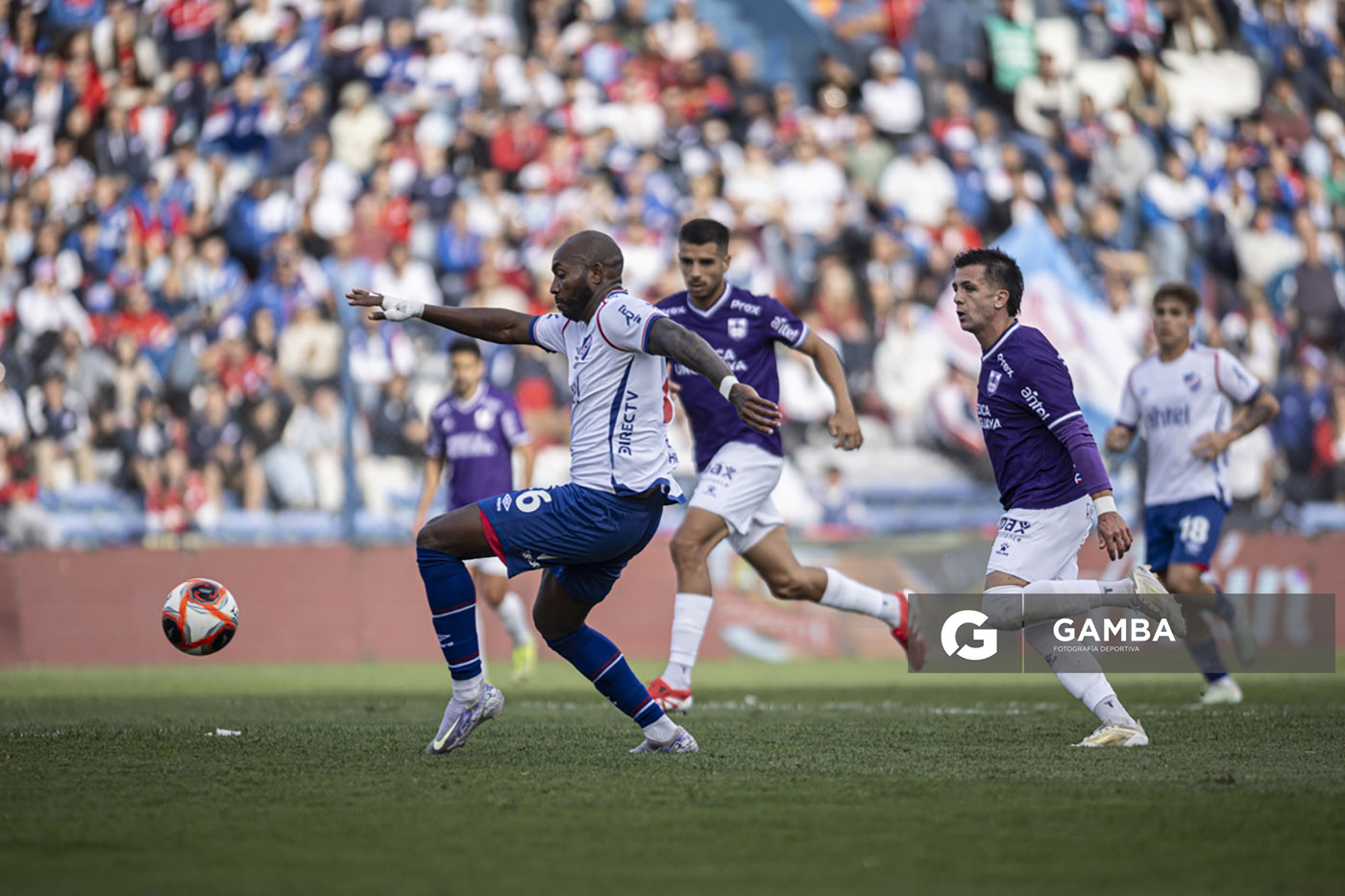 Diego Herazo, de Nacional. Torneo Apertura. Estadio Gran Parque Central.