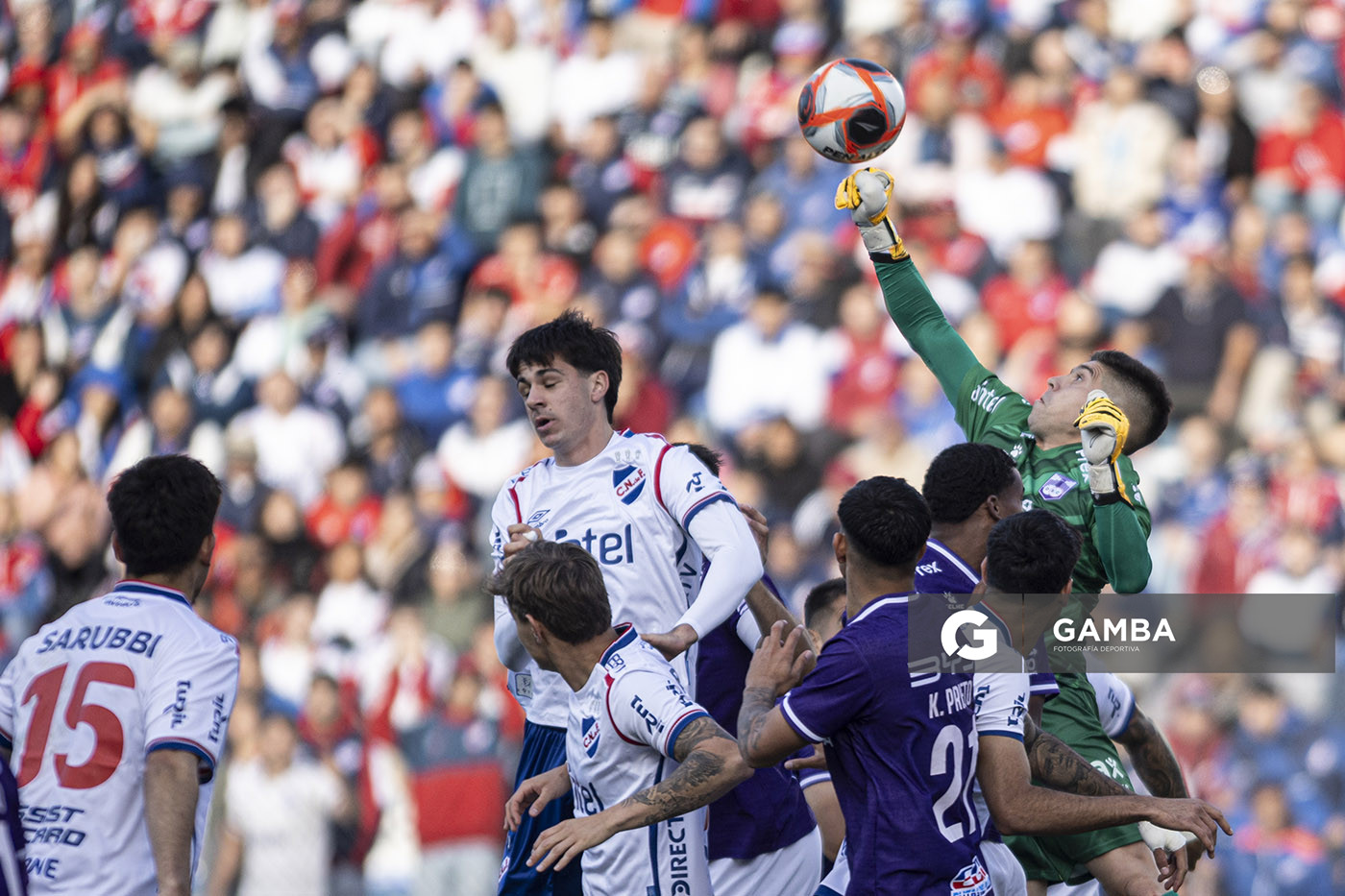 Kevin Dawson, golero de Defensor Sporting. Torneo Apertura. Estadio Gran Parque Central.
