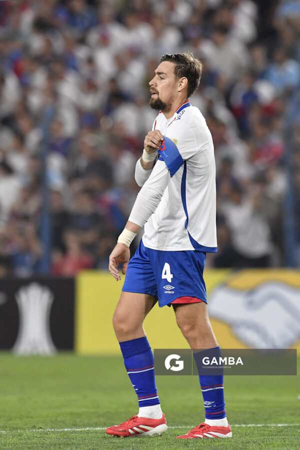 Sebastián Coates, de Nacional. Copa Conmebol Libertadores. Estadio Gran Parque Central.