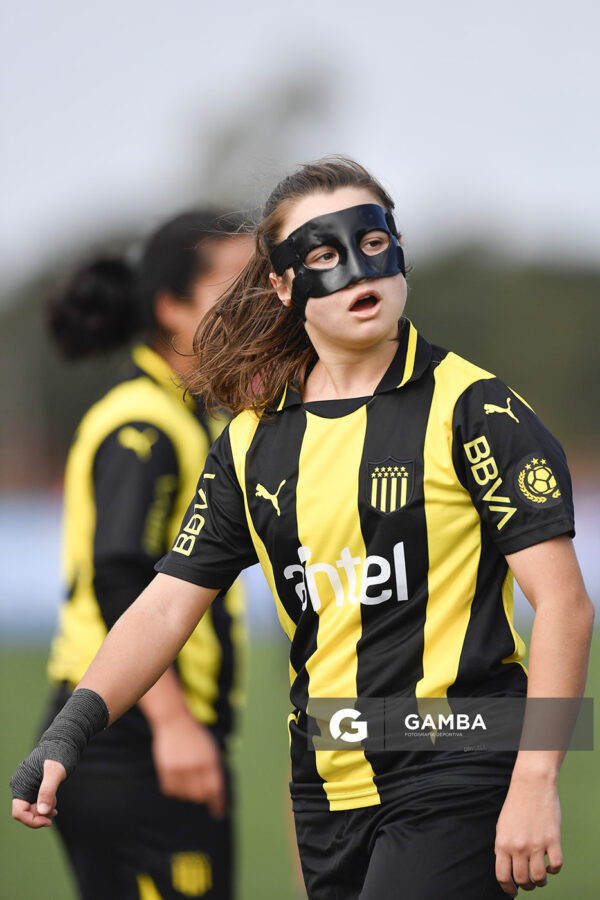 Carla Larrosa, de Peñarol. Campeonato Uruguayo de Fútbol Femenino. Complejo Rentistas.